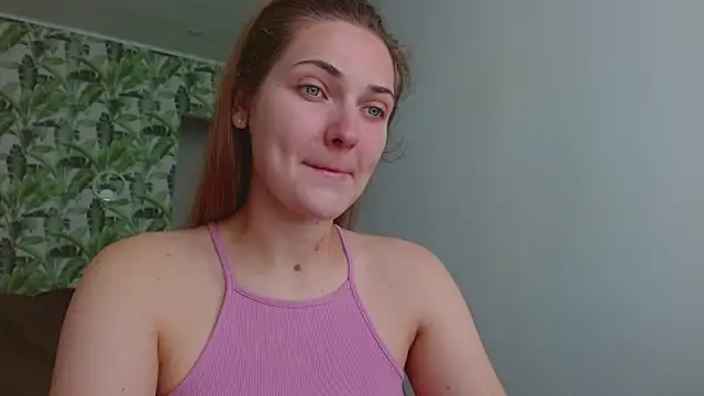 Snapshot of Olivia_shine chatting on 06.26.26 Olivia shine online show from 06.26.26