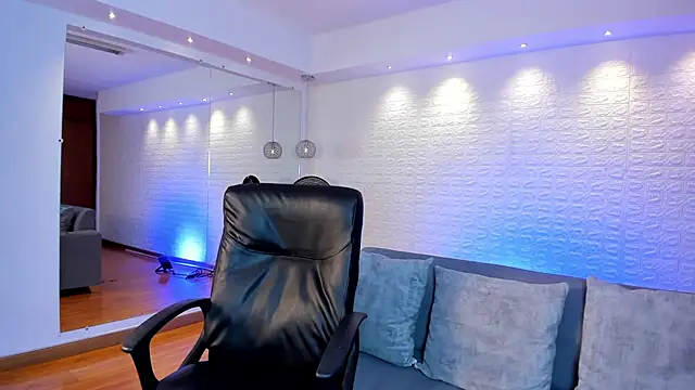 victoria mooree online show from 03.06.25