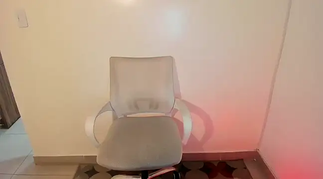 Snapshot of kiaraowen chatting on 12.19.24 kiaraowen online show from 12.19.24