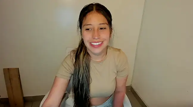 Snapshot of kiaraowen chatting on 03.22.25 kiaraowen online show from 03.22.25