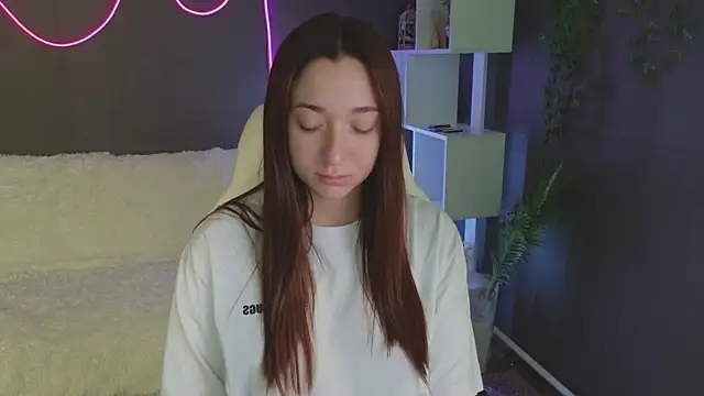 Snapshot of YasmineWest chatting on 10.01.25 YasmineWest online show from 10.01.25