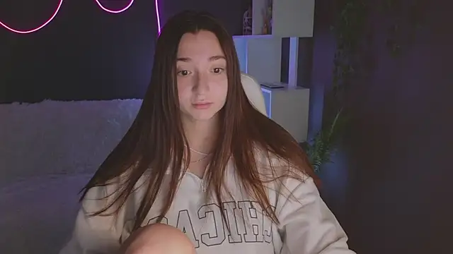 Snapshot of YasmineWest chatting on 10.02.25 YasmineWest online show from 10.02.25