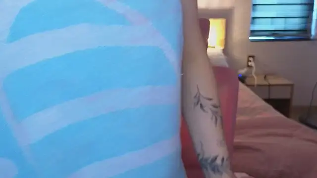 YasmineWest online show from 04.15.26