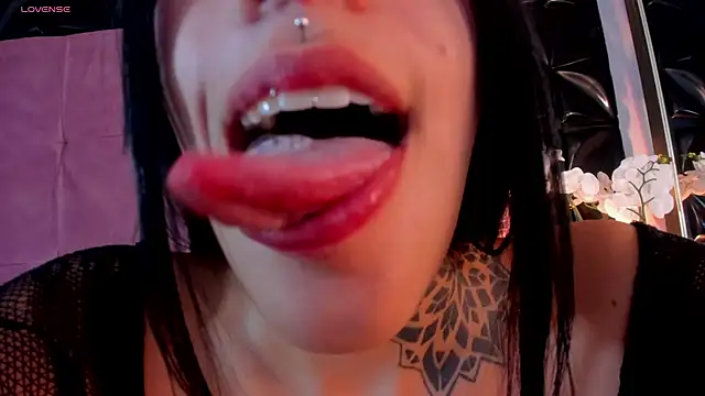 cattleya jensen  online show from 12.18.24