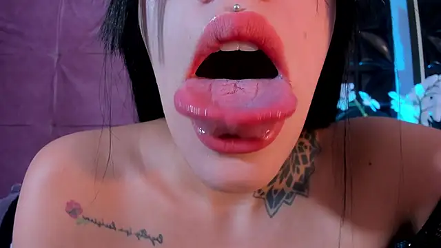 cattleya jensen  online show from 02.13.25