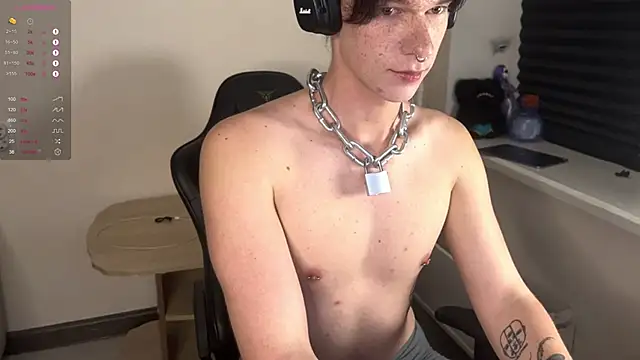 Snapshot of carthylovvve chatting on 10.19.25 carthylovvve online show from 10.19.25