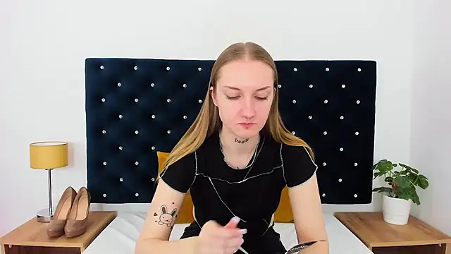 AlexaTease online show from 03.04.25
