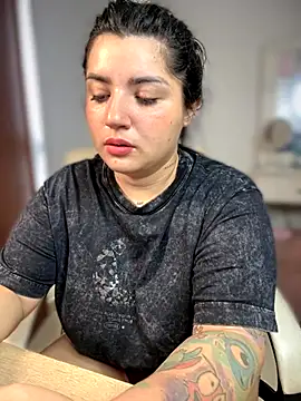 Snapshot of horny_roomiess chatting on 09.18.25 horny roomiess online show from 09.18.25