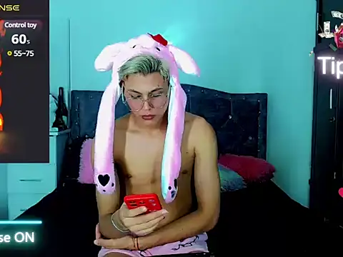 Liamscott  online show from 02.25.25