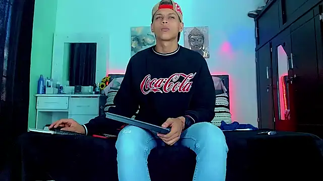 Liamscott  online show from 09.12.25