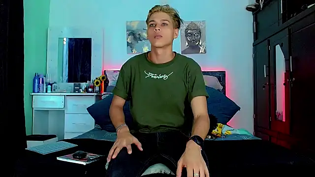 Liamscott  online show from 09.14.25