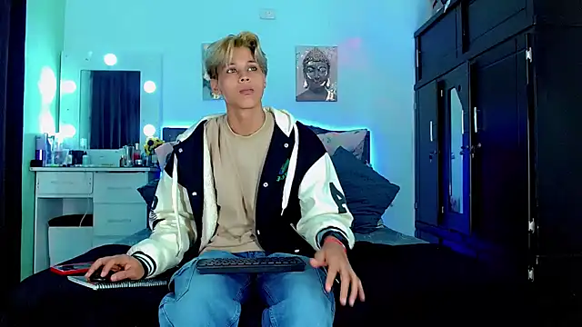 Liamscott  online show from 09.20.25