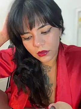 Snapshot of JulianaCastillo chatting on 12.25.24 JulianaCastillo online show from 12.25.24