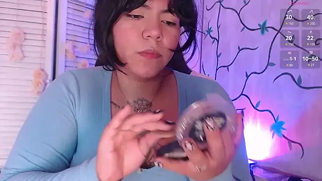 Snapshot of JulianaCastillo chatting on 01.28.25 JulianaCastillo online show from 01.28.25