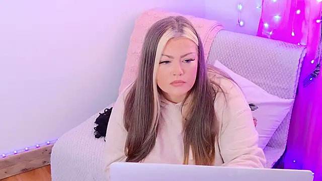 KikiBBW online show from 10.14.25