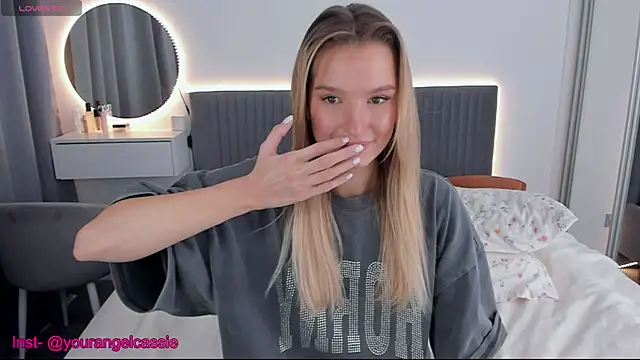 Snapshot of CassieRayss chatting on 12.09.24 CassieRayss online show from 12.09.24