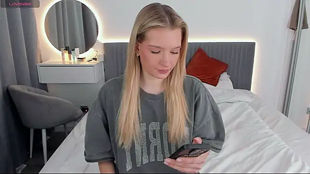 Snapshot of CassieRayss chatting on 02.11.25 CassieRayss online show from 02.11.25