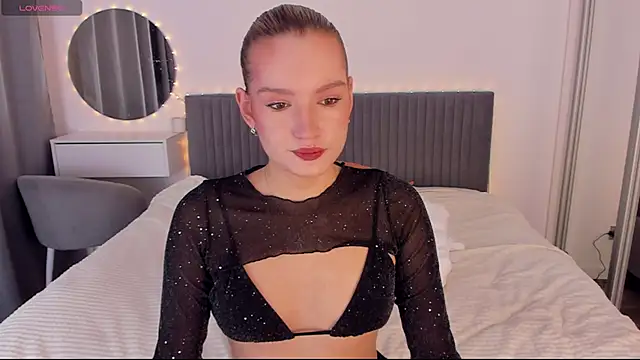 Snapshot of CassieRayss chatting on 11.30.25 CassieRayss online show from 11.30.25