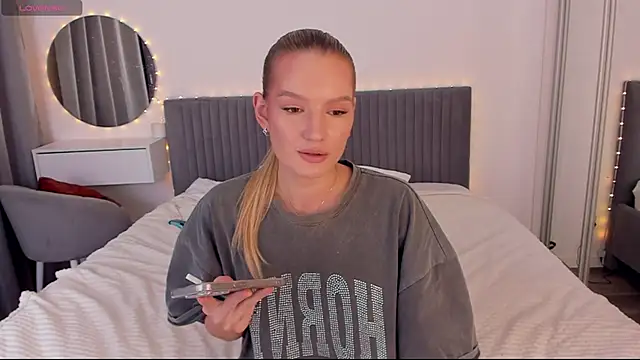 Snapshot of CassieRayss chatting on 12.15.25 CassieRayss online show from 12.15.25