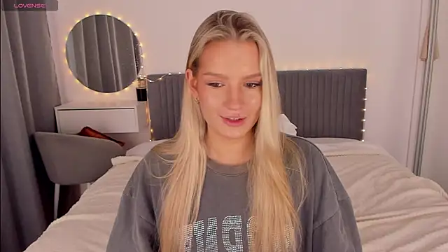 Snapshot of CassieRayss chatting on 02.16.26 CassieRayss online show from 02.16.26