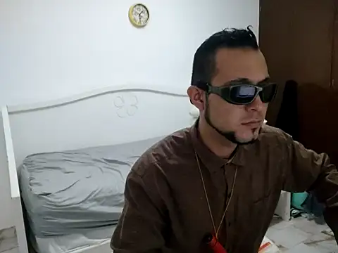 Snapshot of Yeye25199 chatting on 02.15.25 Yeye25199 online show from 02.15.25