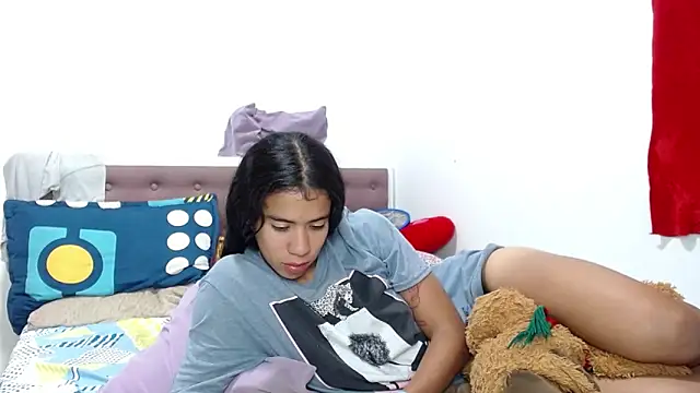 Snapshot of CleoAndAshley chatting on 12.24.24 CleoAndAshley online show from 12.24.24