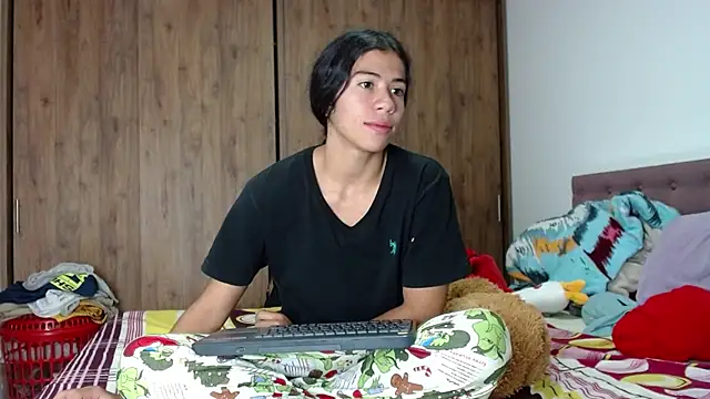 Snapshot of CleoAndAshley chatting on 02.23.25 CleoAndAshley online show from 02.23.25