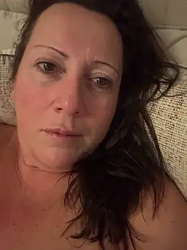 Snapshot of xsexycurvymilf chatting on 12.19.24 xsexycurvymilf online show from 12.19.24