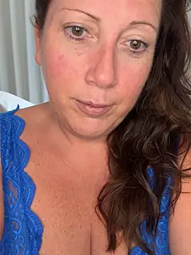 Snapshot of xsexycurvymilf chatting on 09.22.25 xsexycurvymilf online show from 09.22.25