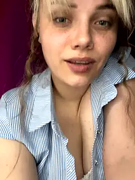 Snapshot of Juuice chatting on 09.20.25 Juuice online show from 09.20.25