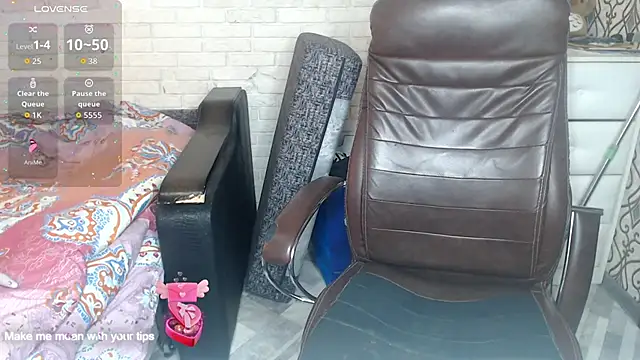 Olivialili online show from 10.06.25