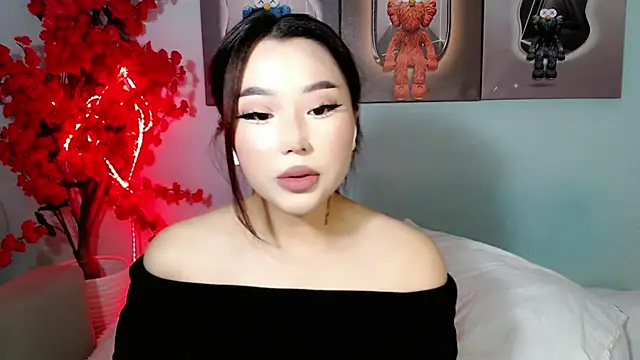 Snapshot of ichiben chatting on 10.29.25 ichiben online show from 10.29.25