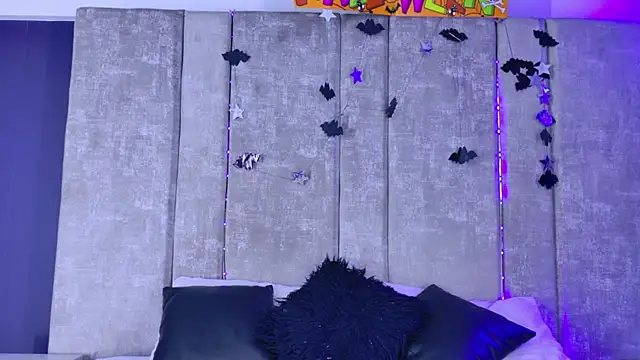 Snapshot of Amareto_ chatting on 10.29.25 Amareto  online show from 10.29.25