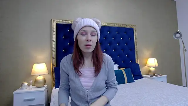 HaileyMoonn online show from 12.13.24