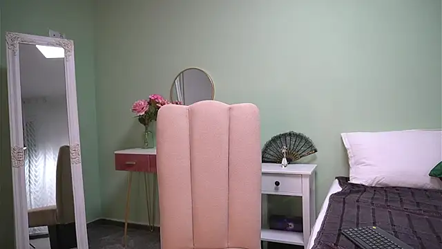 HaileyMoonn online show from 10.20.25