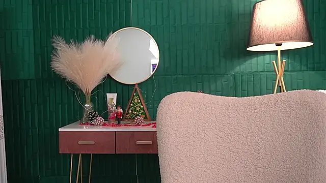 HaileyMoonn online show from 12.23.25