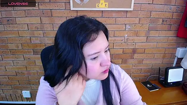 dannarossy  online show from 02.22.25