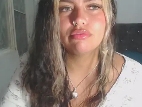 Snapshot of sweetkitty_16 chatting on 09.20.25 sweetkitty 16 online show from 09.20.25