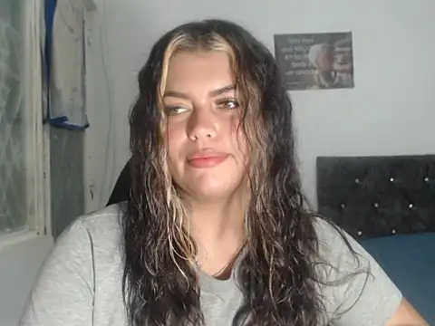 Snapshot of sweetkitty_16 chatting on 09.24.25 sweetkitty 16 online show from 09.24.25