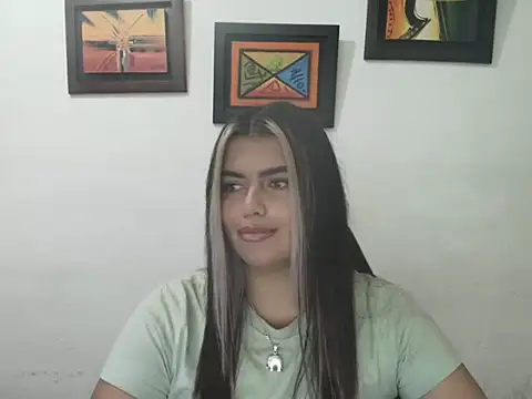 Snapshot of sweetkitty_16 chatting on 10.17.25 sweetkitty 16 online show from 10.17.25