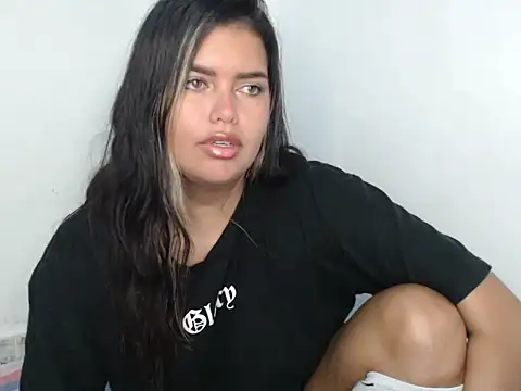 Snapshot of sweetkitty_16 chatting on 05.27.26 sweetkitty 16 online show from 05.27.26