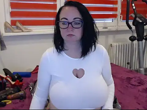 Snapshot of Alexie33 chatting on 01.20.25 Alexie33 online show from 01.20.25