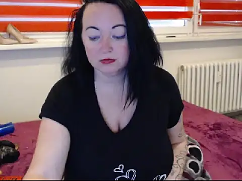 Snapshot of Alexie33 chatting on 02.11.25 Alexie33 online show from 02.11.25