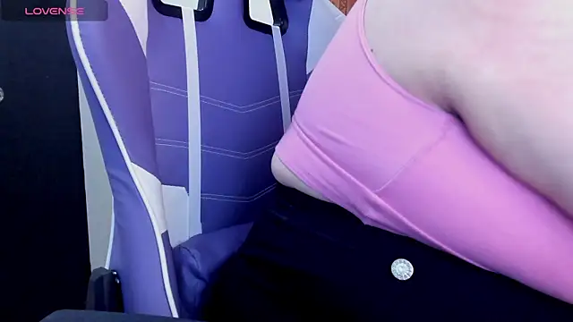 Snapshot of MIILLA_1 chatting on 01.26.25 MIILLA 1 online show from 01.26.25