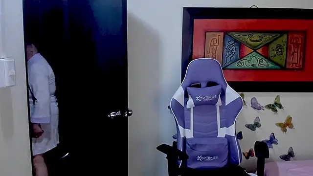 Snapshot of MIILLA_1 chatting on 02.19.25 MIILLA 1 online show from 02.19.25