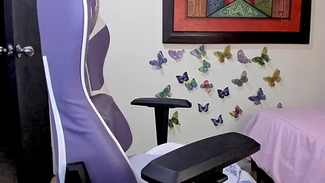 Snapshot of MIILLA_1 chatting on 03.19.25 MIILLA 1 online show from 03.19.25