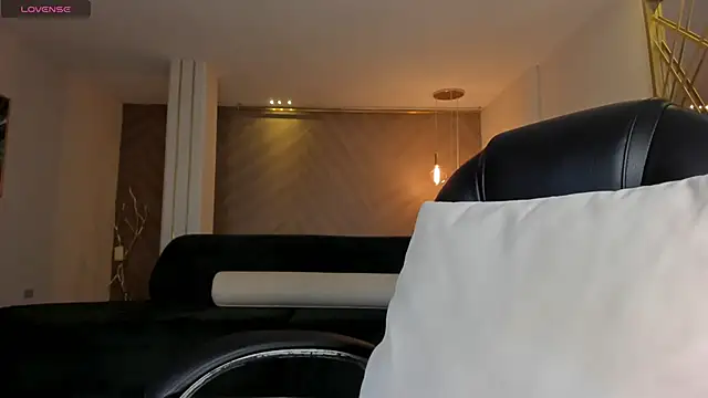 Snapshot of JessicaWilliams1 chatting on 09.19.25 JessicaWilliams1 online show from 09.19.25