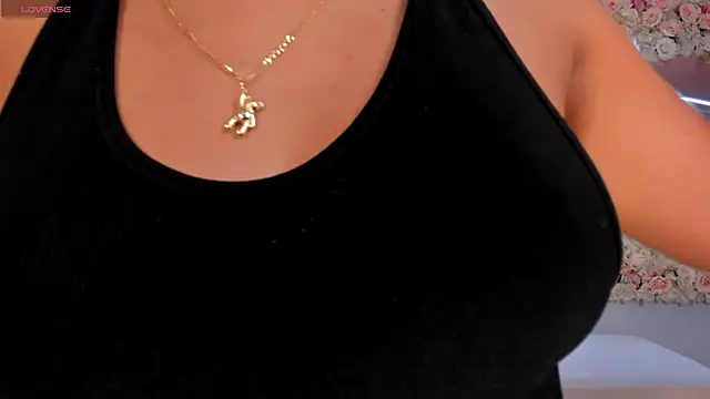 Snapshot of JessicaWilliams1 chatting on 09.21.25 JessicaWilliams1 online show from 09.21.25