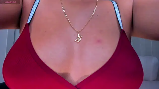 Snapshot of JessicaWilliams1 chatting on 10.06.25 JessicaWilliams1 online show from 10.06.25