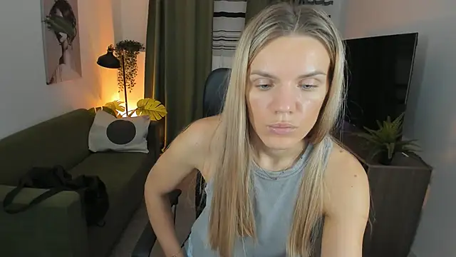Snapshot of ViollaWise chatting on 02.22.25 ViollaWise online show from 02.22.25